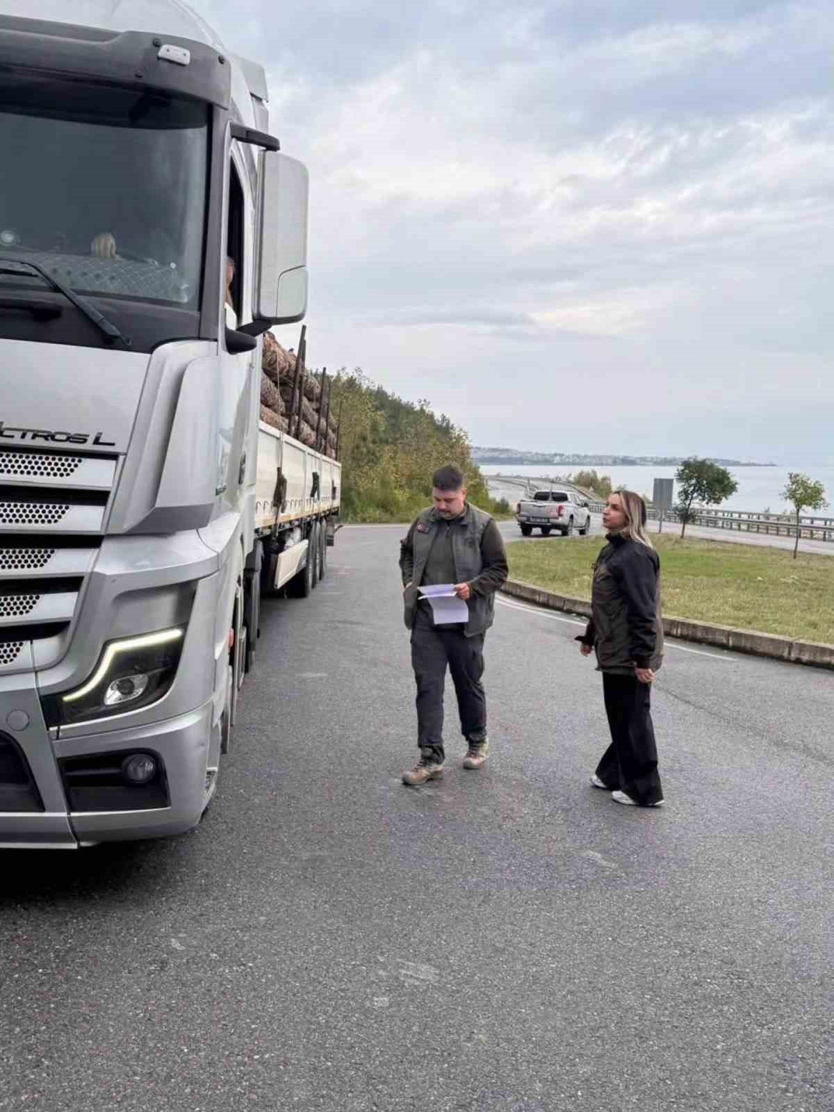 SİNOP ORMAN BÖLGE MÜDÜRLÜĞÜ’NE BAĞLI GERZE ORMAN İŞLETME MÜDÜRLÜĞÜ EKİPLERİ, ORMAN SUÇLARINI ÖNLEMEK VE YASA DIŞI FAALİYETLERİN ÖNÜNE GEÇMEK AMACIYLA DENETİMLERİNİ 7 GÜN 24 SAAT ARALIKSIZ SÜRDÜRÜYOR.
