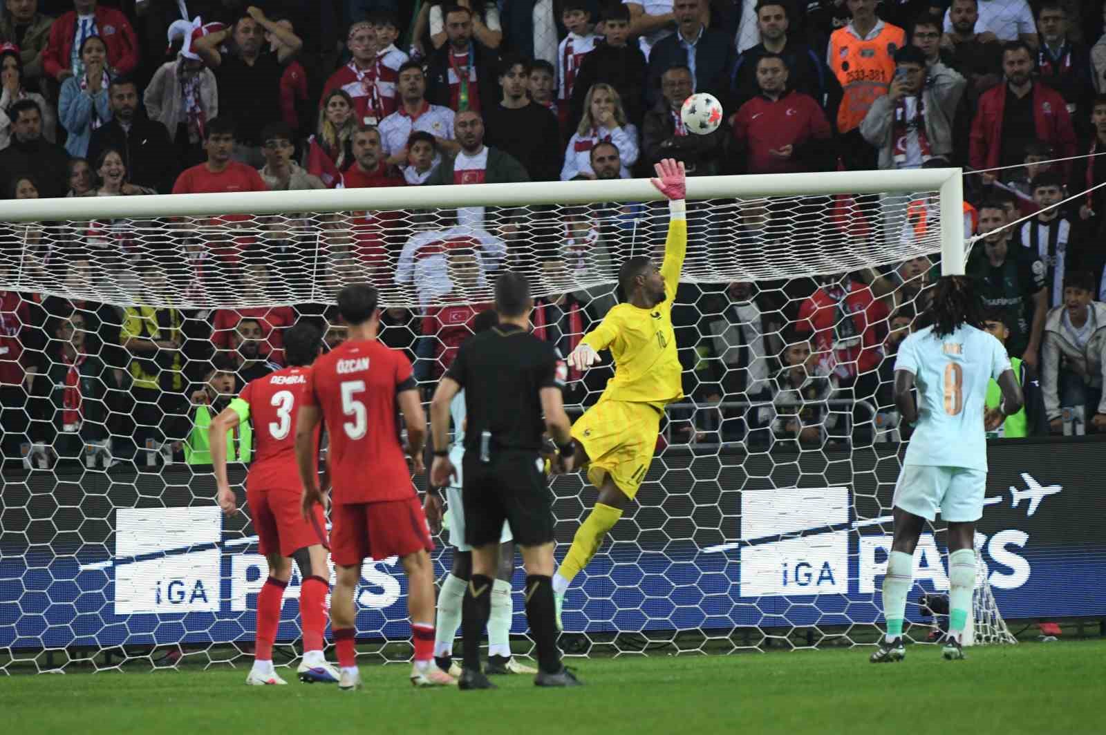 TÜRKİYE A MİLLİ FUTBOL TAKIMI, UEFA ULUSLAR A LİGİ 1. GRUP İLK MAÇINDA KOCAELİ'NDE FRANSA'YA 1-0 MAĞLUP OLDU.
