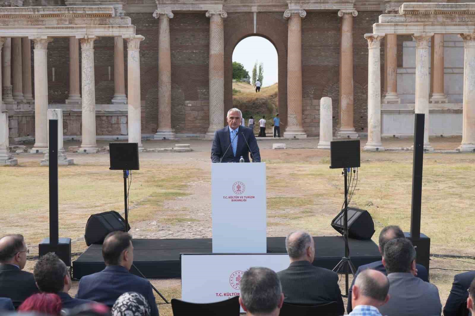 KÜLTÜR VE TURİZM BAKANI MEHMET NURİ ERSOY, AÇILIŞTA KONUŞMA YAPTI.