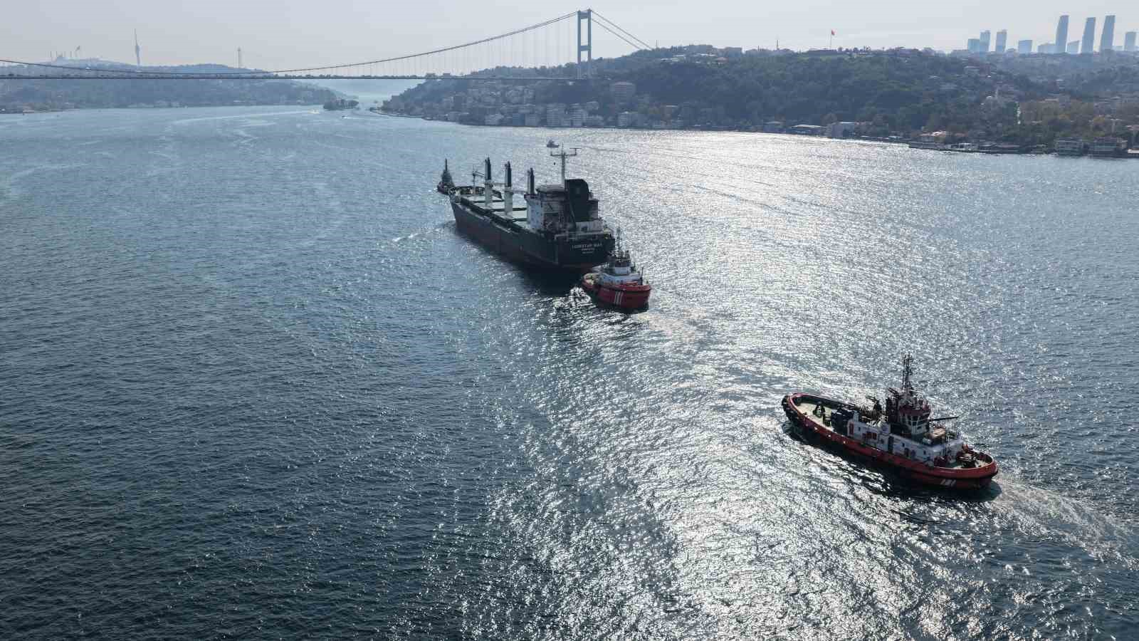KARADENİZ’DE RUSYA AÇIKLARINDA VE ULUSLARARASI SULARDA SALDIRIYA UĞRAYAN İKİ GEMİ, İSTANBUL BOĞAZI’NDAN GEÇEREK YALOVA’DAKİ TERSANELER BÖLGESİNE SEVK EDİLDİ.