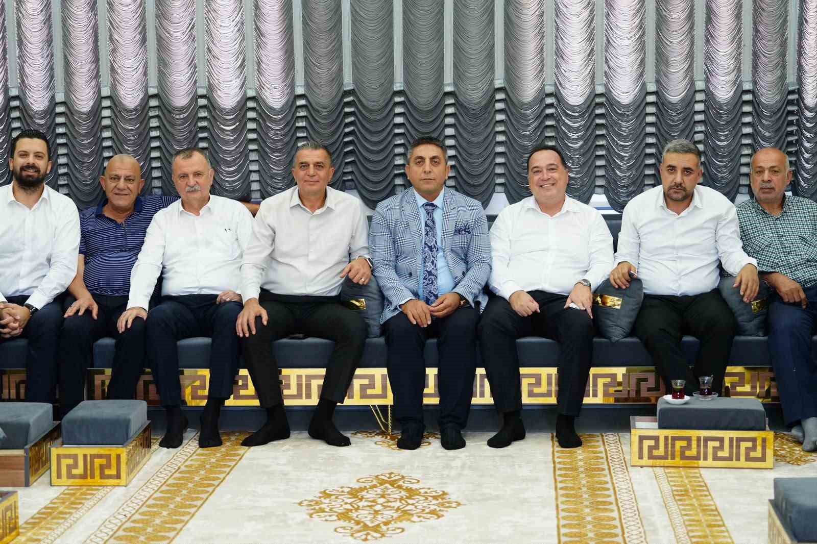 MANİSA BÜYÜKŞEHİR BELEDİYE BAŞKANI BESİM DUTLULU, ŞEHZADELER İLÇESİNDEKİ 6 MAHALLEDE MUHTARLAR VE VATANDAŞLARLA BİR ARAYA GELEREK SORUN, TALEP VE BEKLENTİLERİ YERİNDE DİNLEDİ. ULAŞIM, ALTYAPI, ÜSTYAPI VE ÇEVRE DÜZENLEMELERİ BAŞTA OLMAK ÜZERE MAHALLELERİN İHTİYAÇLARI MASAYA YATIRILDI.