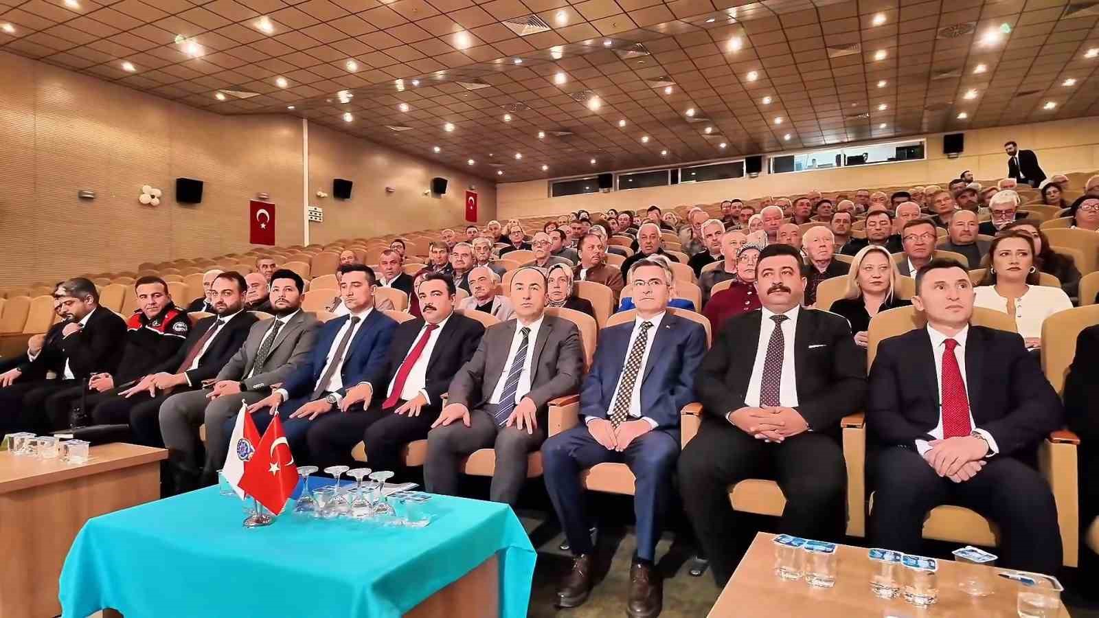 ESKİŞEHİR İL EMNİYET MÜDÜRLÜĞÜ TARAFINDAN "KAPTIRMA PROJESİ" KAPSAMINDA MUHTARLARIN VE MAHALLE SAKİNLERİNİN DOLANDIRICILIK SUÇLARINA KARŞI BİLİNÇLENDİRİLMESİ AMACIYLA BİLGİLENDİRME TOPLANTISI DÜZENLENDİ.