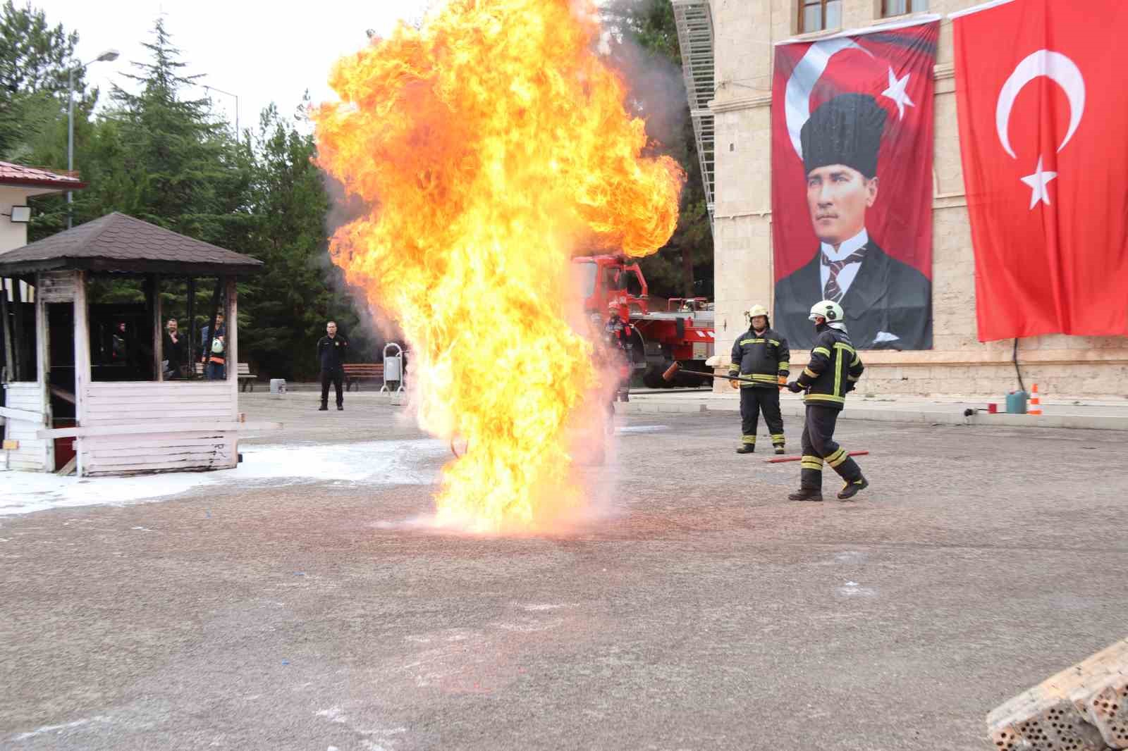 YAĞ VE TÜP YANGINI KONUSUNDA ÖĞRENCİLER UYARILDI.