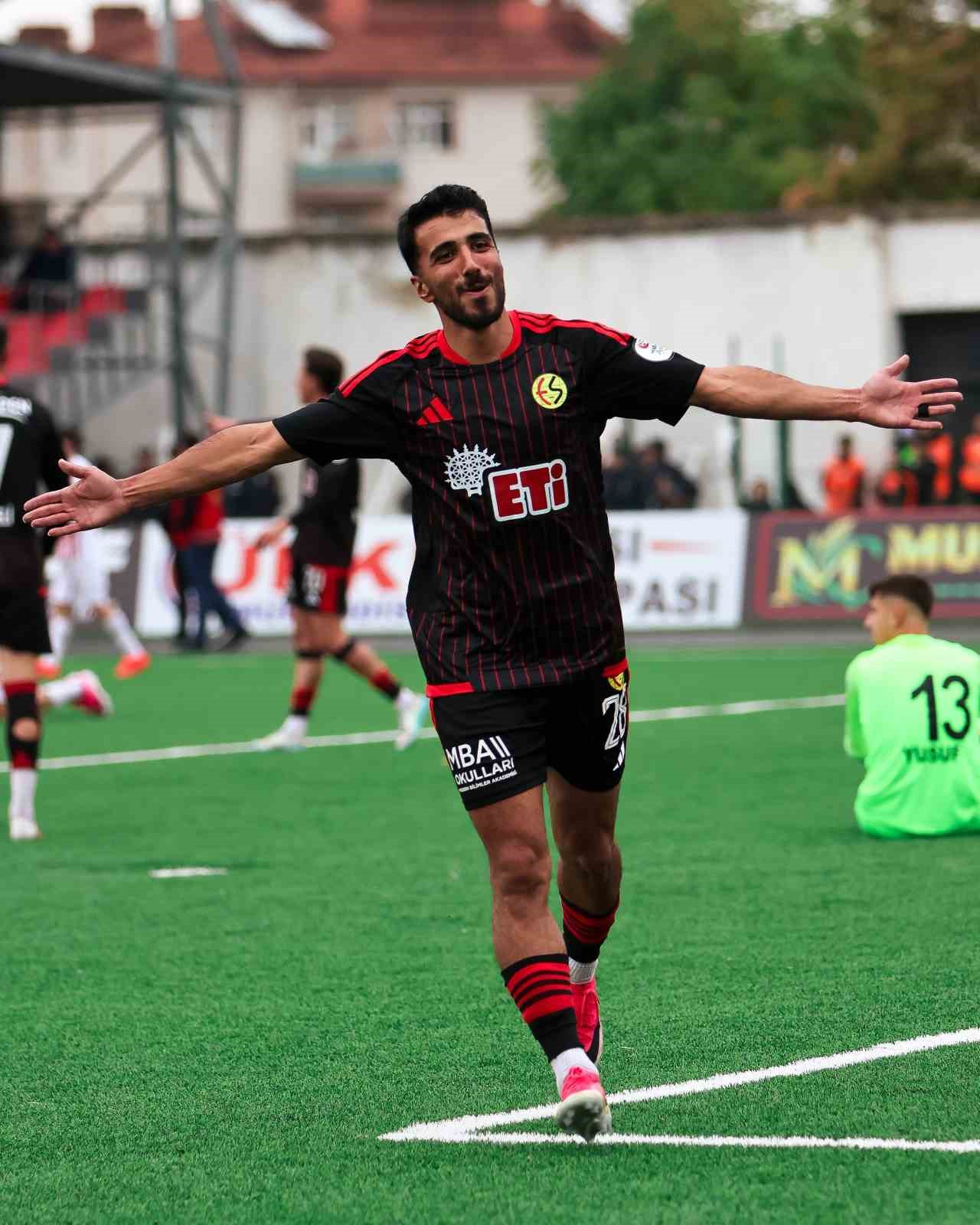 TFF 3. LİG 2. GRUP 5. HAFTASINDA ESKİŞEHİRSPOR, DEPLASMANDA KARŞILAŞTIĞI AKŞEHİRSPOR'U 3-0 MAĞLUP ETTİ.