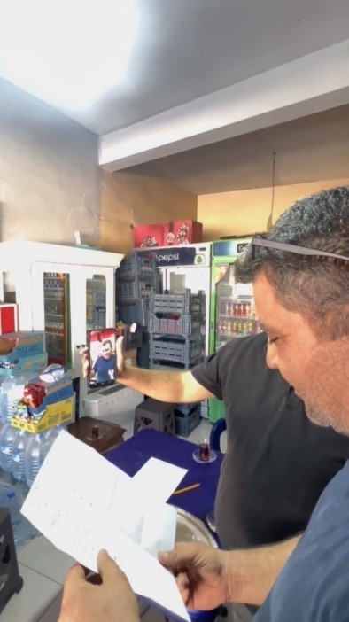 OSMANİYE’DE OSMANLI DÖNEMİNDEN GÜNÜMÜZE UZANAN "ZİMEM DEFTERİ" GELENEĞİ SÜRÜYOR. BORCUNU ÖDEMEKTE GÜÇLÜK ÇEKEN AİLELERİN MAHALLE BAKKALINDAKİ TOPLAM 87 BİN TL’LİK VERESİYE BORCU ÖDENDİ.