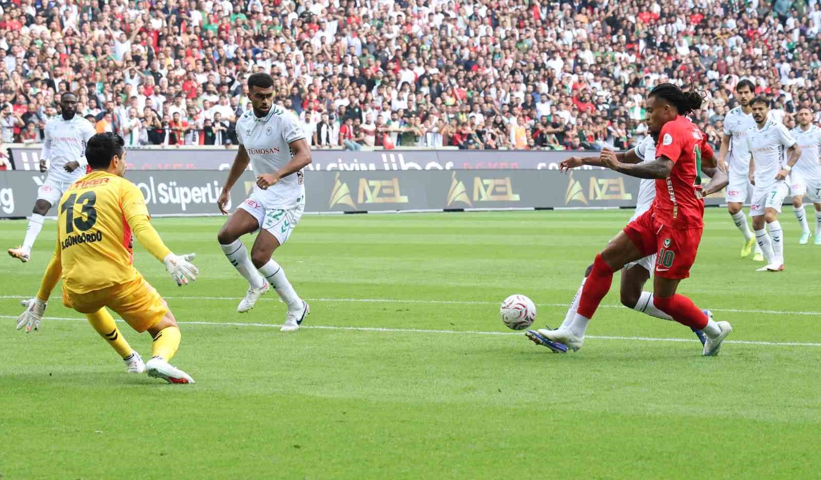 TRENDYOL SÜPER LİG’İN 8. HAFTASINDA AMED SPORTİF FAALİYETLER, SAHASINDA KONYASPOR İLE MÜCADELE EDİYOR. MÜSABAKANIN İLK YARISI GOLSÜZ EŞİTLİK İLE SONUÇLANDI.