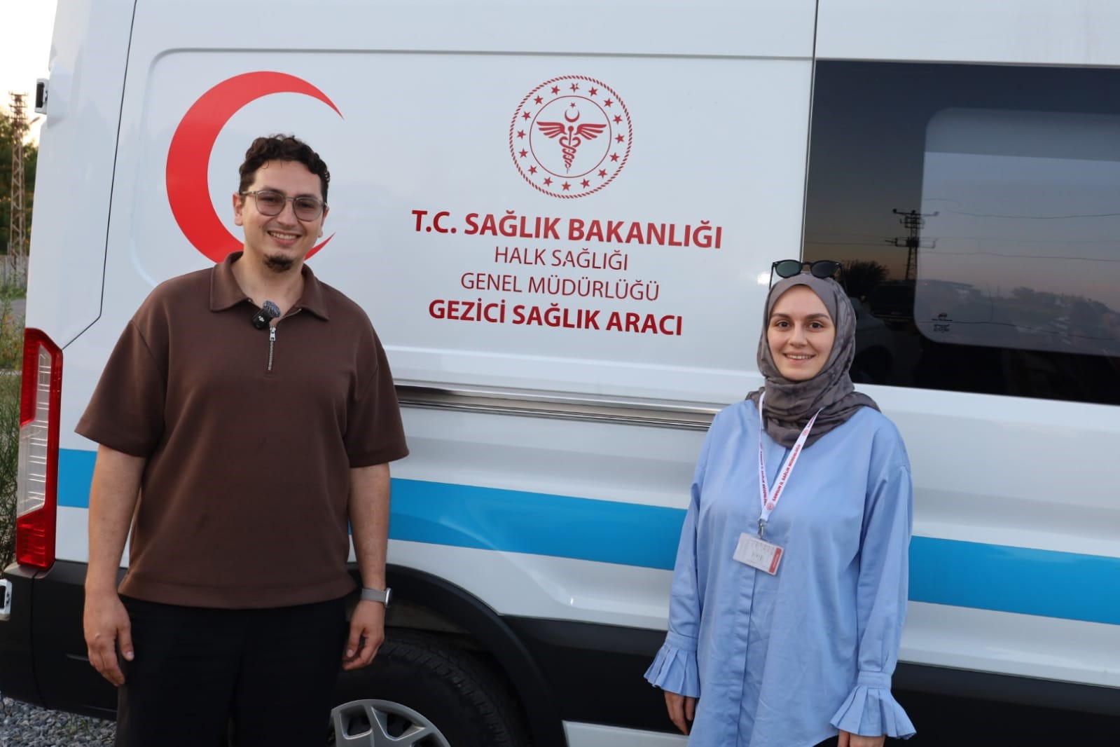 SAMSUN’UN BAFRA İLÇESİNDE MEVSİMLİK TARIM İŞÇİLERİ VE ÇOCUKLARINA YÖNELİK KAPSAMLI SAĞLIK ETKİNLİĞİ DÜZENLENDİ. SAĞLIK EKİPLERİ VATANDAŞLARIN SAĞLIK KONTROLLERİNİ YERİNDE GERÇEKLEŞTİRİRKEN, MOBİL DİŞ MUAYENE ARACIYLA AĞIZ VE DİŞ SAĞLIĞI HİZMETİ DE ÇALIŞMA ALANINA KADAR ULAŞTIRILDI.