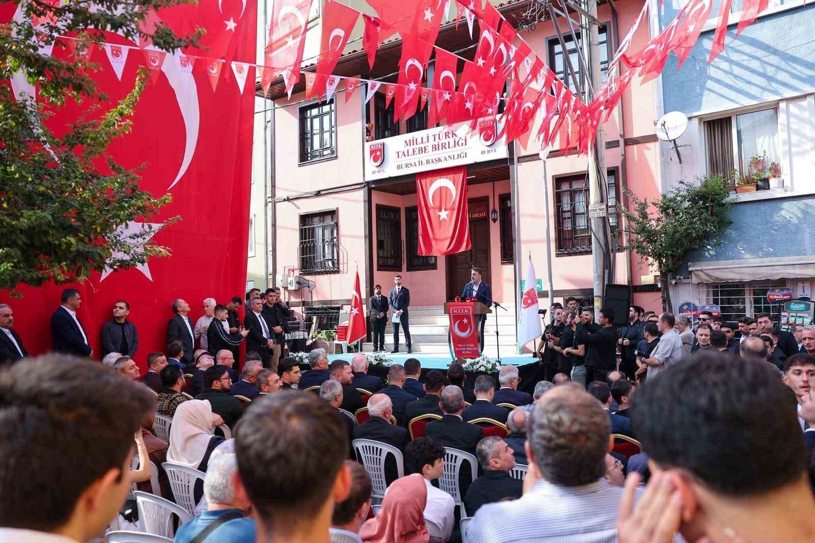 BURSA BÜYÜKŞEHİR BELEDİYE BAŞKAN VEKİLİ ŞAHİN BİBA, MİLLÎ TÜRK TALEBE BİRLİĞİ (MTTB) BURSA İL BAŞKANLIĞI YENİ HİZMET BİNASININ AÇILIŞ TÖRENİNE KATILDI. GENÇLERE YÖNELİK ÇALIŞMALARA VERDİKLERİ DESTEĞİ VURGULAYAN BİBA, "GAYEMİZ, ŞEHRİMİZİN GÜÇLÜ MİRASINI GENÇLERİMİZİN BİLGİ VE ENERJİSİYLE BULUŞTURARAK BURSA’YI DAHA İLERİYE TAŞIMAKTIR" DEDİ.