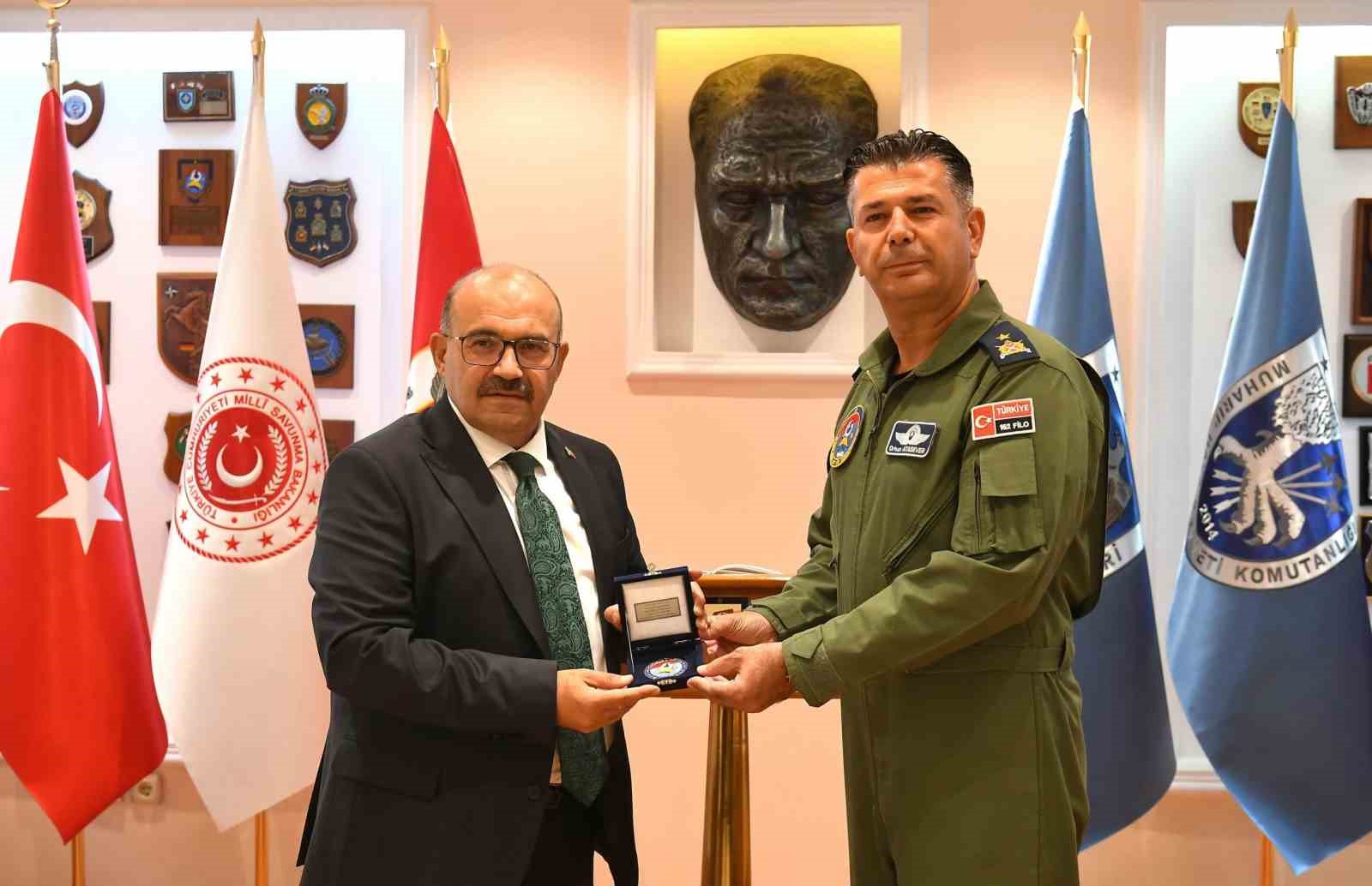 VALİ USTAOĞLU, BANDIRMA’DA GÜVENLİK VE HİZMET GÜNDEMİYLE TEMASLARDA BULUNDU