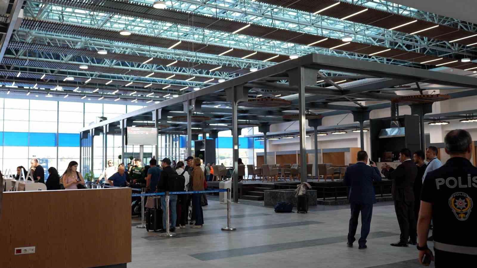 MALATYA HAVALİMANI'NIN YENİ TERMİNAL BİNASI YOLCU KABULÜNE BAŞLADI.