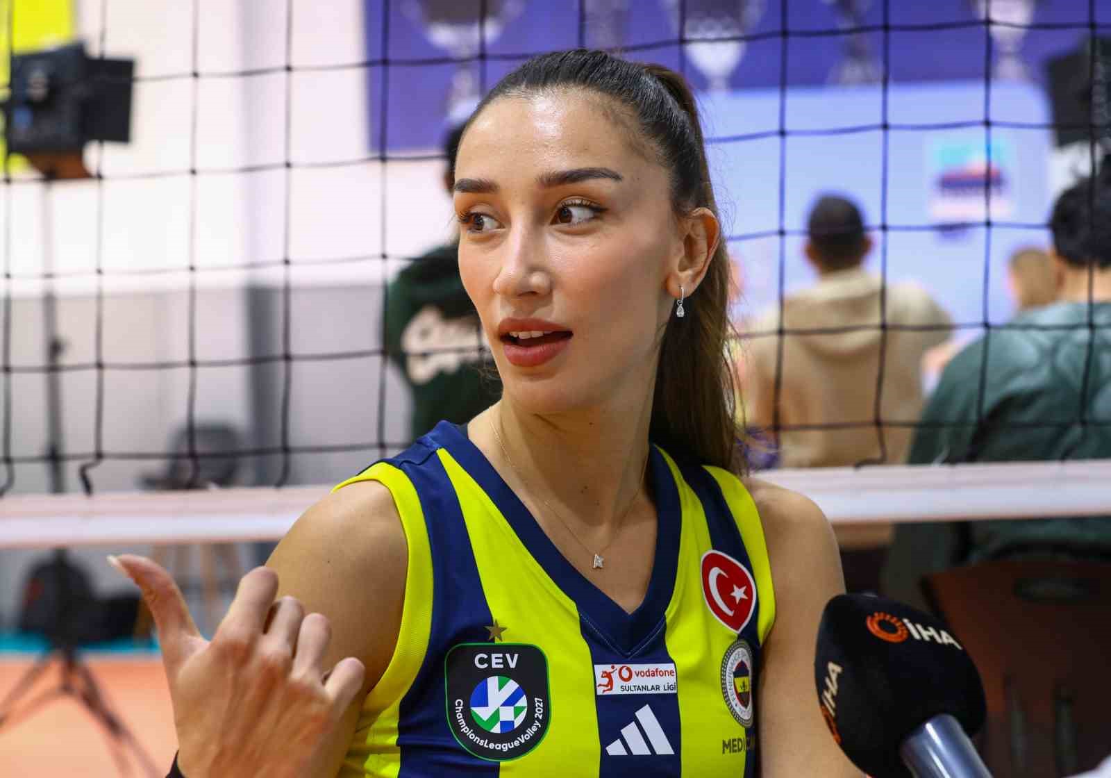 HANDE BALADIN, İHA MUHABİRİNE AÇIKLAMALARDA BULUNDU.