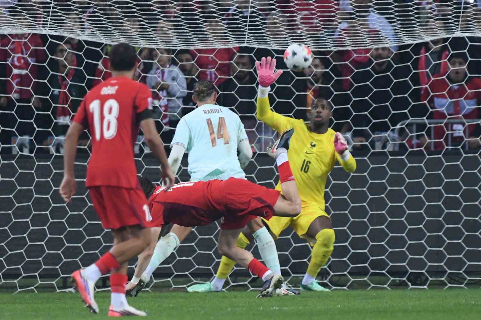 TÜRKİYE A MİLLİ FUTBOL TAKIMI, UEFA ULUSLAR A LİGİ 1. GRUP İLK MAÇINDA KOCAELİ'NDE FRANSA'YA 1-0 MAĞLUP OLDU.