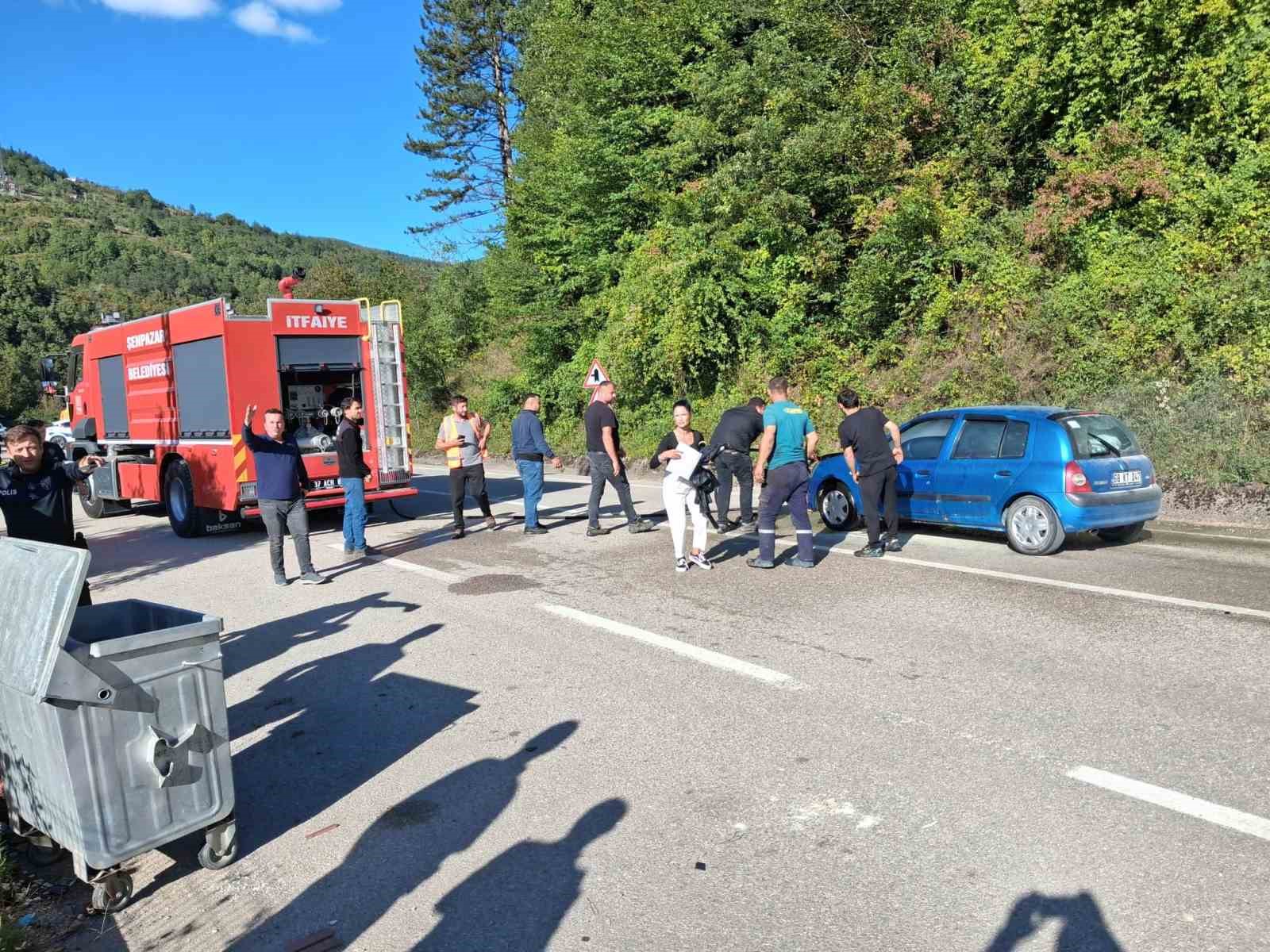 KASTAMONU’NUN ŞENPAZAR İLÇESİNDE SEYİR HALİNDEKİ OTOMOBİLDE ÇIKAN YANGIN, İTFAİYE EKİPLERİNİN MÜDAHALESİYLE SÖNDÜRÜLDÜ.