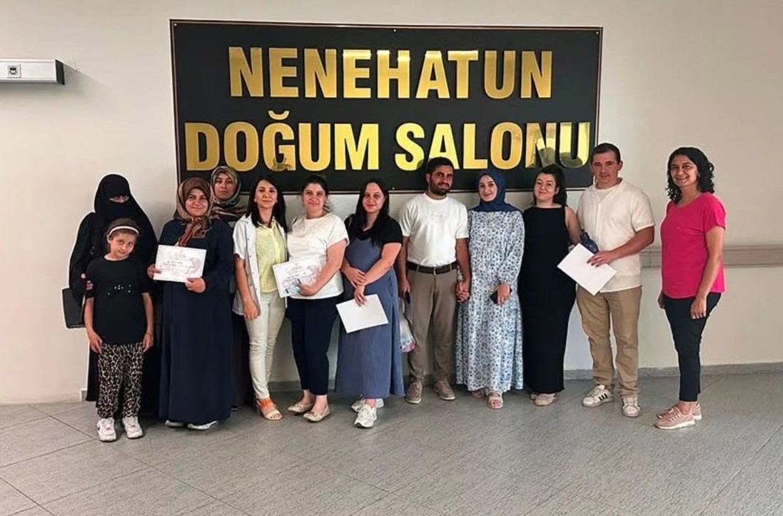 ERZURUM ŞEHİR HASTANESİ BÜNYESİNDE FAALİYET GÖSTEREN GEBE OKULU, AĞUSTOS AYI DÖNEMİNİ BAŞARIYLA TAMAMLAYAN ANNE VE BABA ADAYLARINI MEZUN ETTİ.
