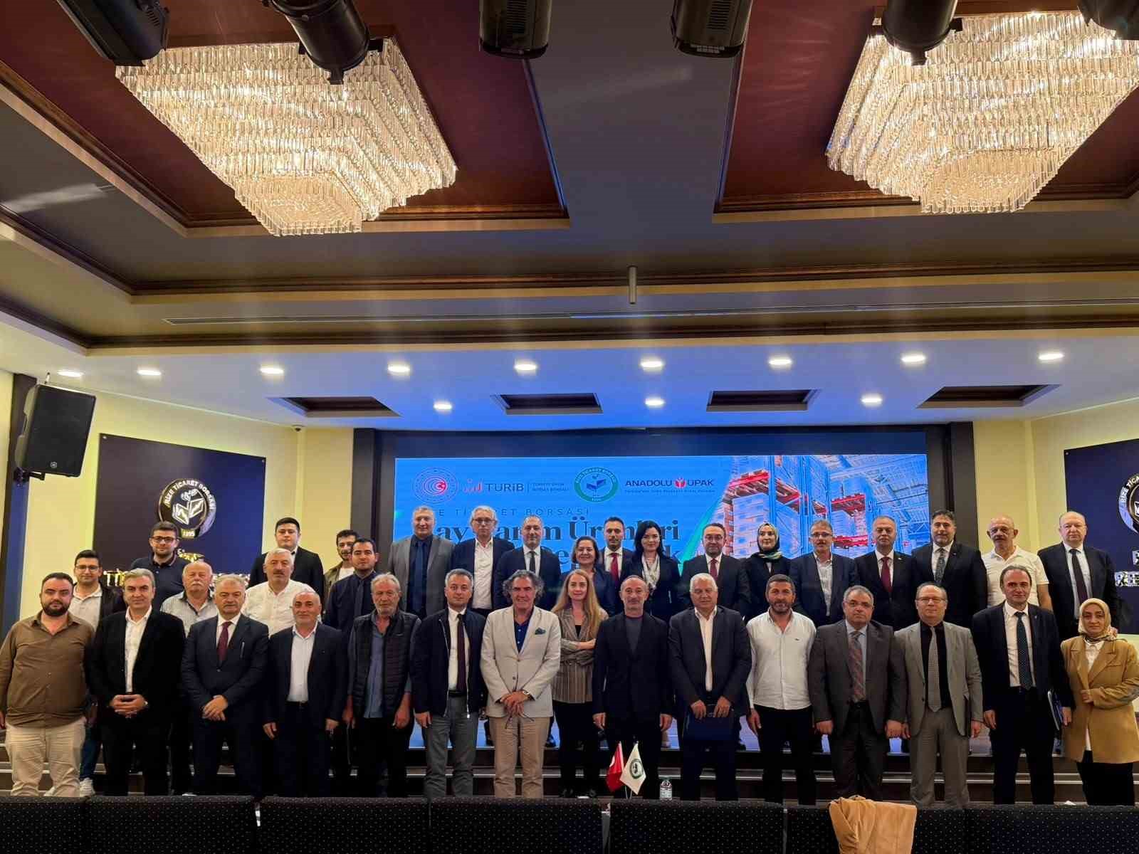 RİZE’DE SEKTÖR TEMSİLCİLERİNİN KATILIMIYLA “ÇAY SEKTÖRÜNDE LİSANSLI DEPOCULUK” DÜZENLENDİ.