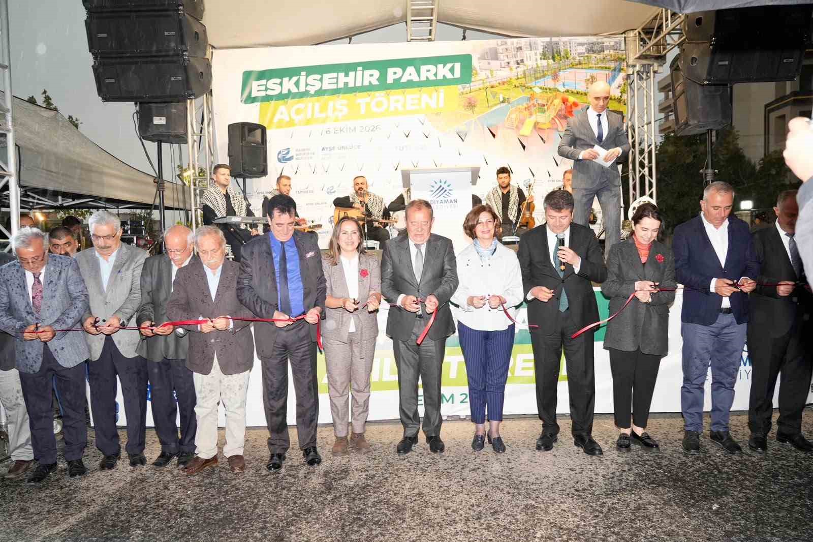 ESKİŞEHİR BÜYÜKŞEHİR BELEDİYESİ TARAFINDAN ADIYAMAN’DA YAPIMI TAMAMLANAN 15 BİN 200 METREKARELİK ESKİŞEHİR PARKI, DÜZENLENEN TÖRENLE HİZMETE AÇILDI.