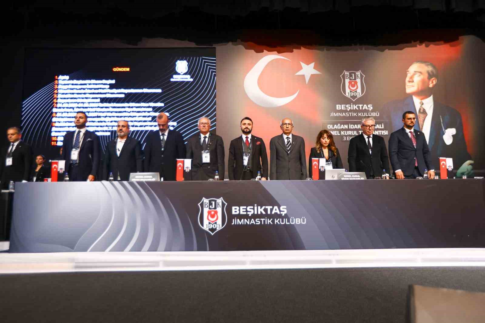 HALİÇ KONGRE MERKEZİ'NDE GERÇEKLEŞEN OLAĞAN İDARİ VE MALİ GENEL KURUL TOPLANTISI, SAYGI DURUŞUNDA BULUNULMASI VE İSTİKLAL MARŞI'NIN OKUNMASIYLA BAŞLADI.