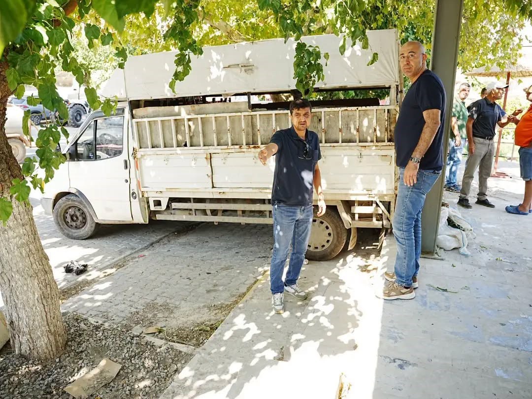 AYDIN’IN GERMENCİK İLÇESİNDE MURSALLI MAHALLESİ’NE KAZANDIRILAN KAPALI PAZAR YERİ HİZMETE GİRERKEN, BELEDİYE BAŞKANI BURAK ZENCİRCİ BÖLGEDE İNCELEMELERDE BULUNARAK PAZARCI ESNAFINI ZİYARET ETTİ.