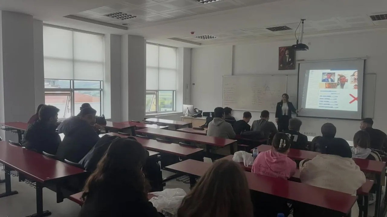 SİNOP ÜNİVERSİTESİ İLE İŞKUR SİNOP İL MÜDÜRLÜĞÜ İŞ BİRLİĞİNDE YÜRÜTÜLEN KARİYER PLANLAMA FAALİYETLERİ KAPSAMINDA ÖĞRENCİLERE YÖNELİK "CV HAZIRLAMA VE İŞ ARAMA BECERİLERİ EĞİTİMİ" DÜZENLENDİ.