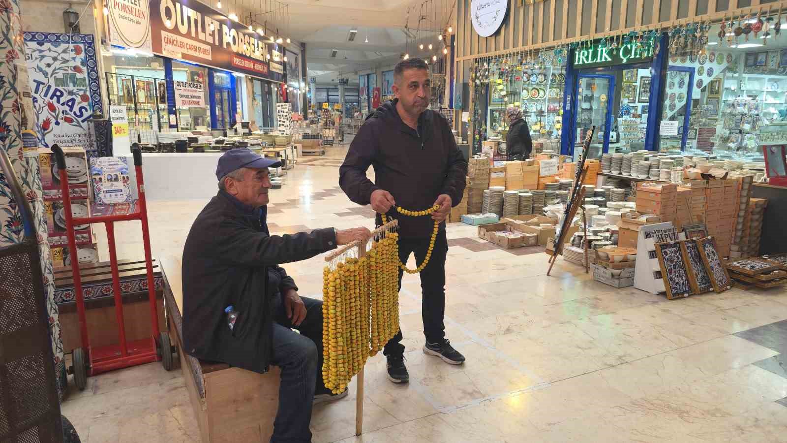 KÜTAHYA'DA DAĞLARDAN TOPLANAN ALIÇ TEZGAHLARDAKİ YERİNİ ALDI
