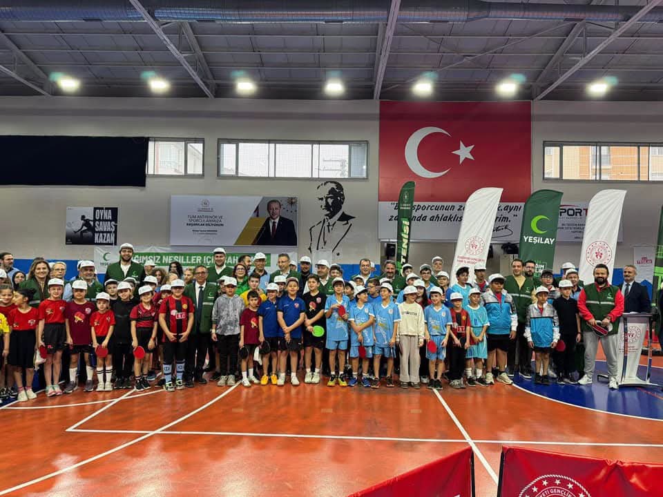 ESKİŞEHİR GENÇLİK VE SPOR İL MÜDÜRLÜĞÜ İLE YEŞİLAY ESKİŞEHİR ŞUBESİ İŞ BİRLİĞİNDE DÜZENLENEN "BAĞIMLILIĞA KARŞI SPOR YAPIN" ETKİNLİĞİ, 17-18 EKİM TARİHLERİNDE ÇAMLICA KEMAL UNAKITAN SPOR SALONU’NDA GERÇEKLEŞTİRİLİYOR.