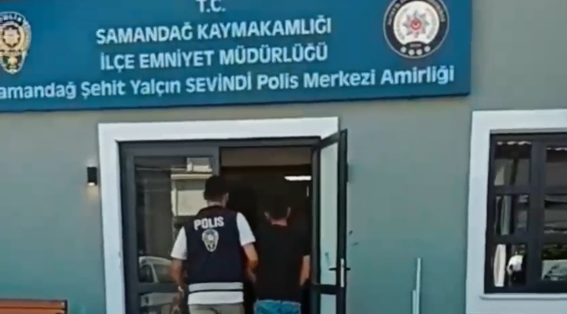 HATAY EMNİYET MÜDÜRLÜĞÜ EKİPLERİ, İL GENELİNDE ARANAN ŞAHISLARIN YAKALANMASINA YÖNELİK ÇALIŞMA GERÇEKLEŞTİRDİ.