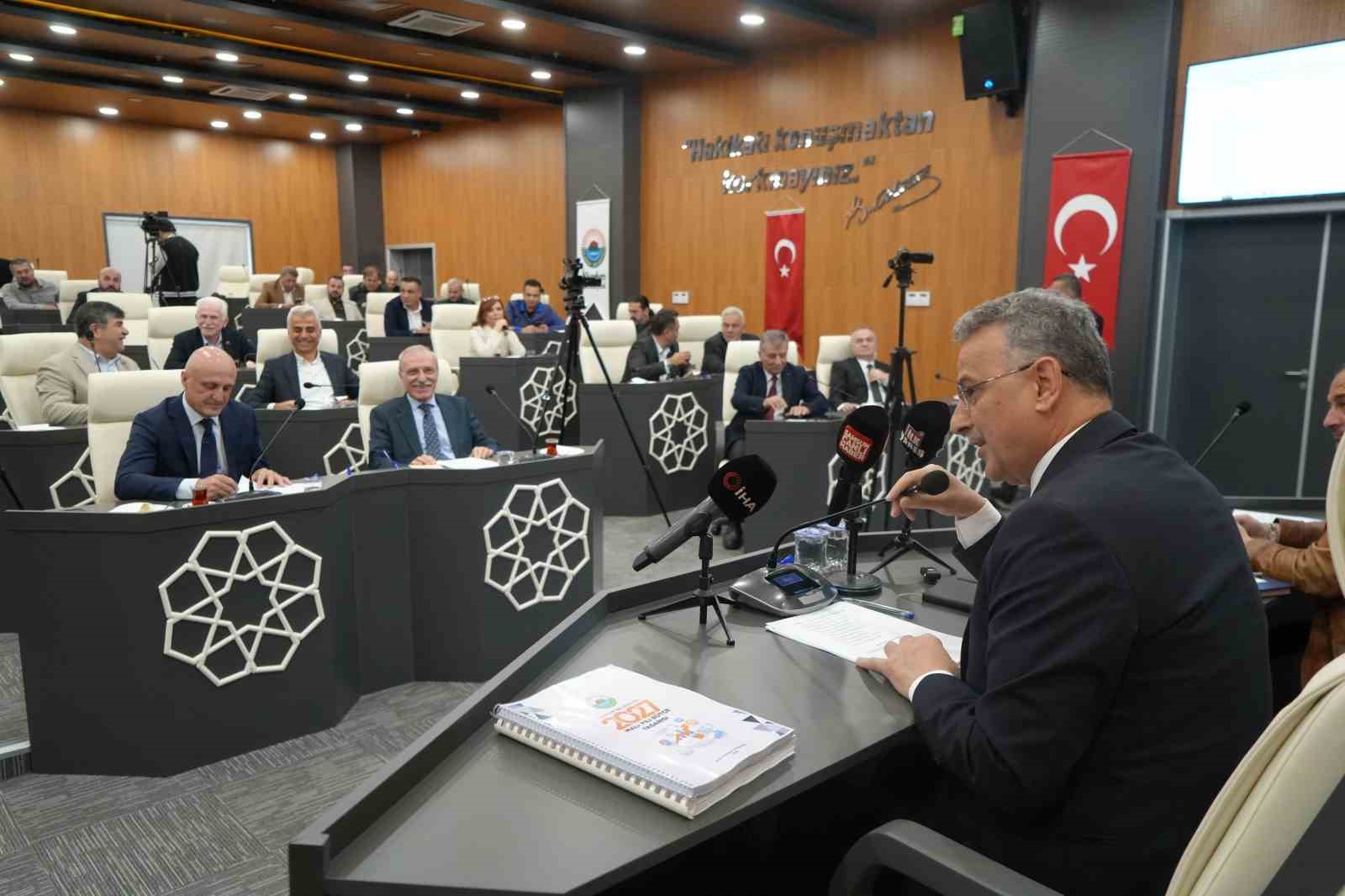 İLKADIM BELEDİYE MECLİSİ EKİM AYI İLK OTURUMU, BELEDİYENİN MECLİS TOPLANTI SALONUNDA İHSAN KURNAZ BAŞKANLIĞINDA YAPILDI.