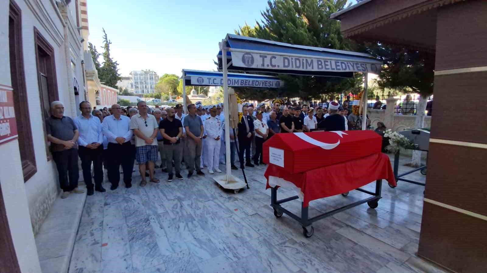 KIBRIS GAZİSİ HAYRETTİN ELİK, ASKERİ TÖRENLE SON YOLCULUĞUNA UĞURLANDI.