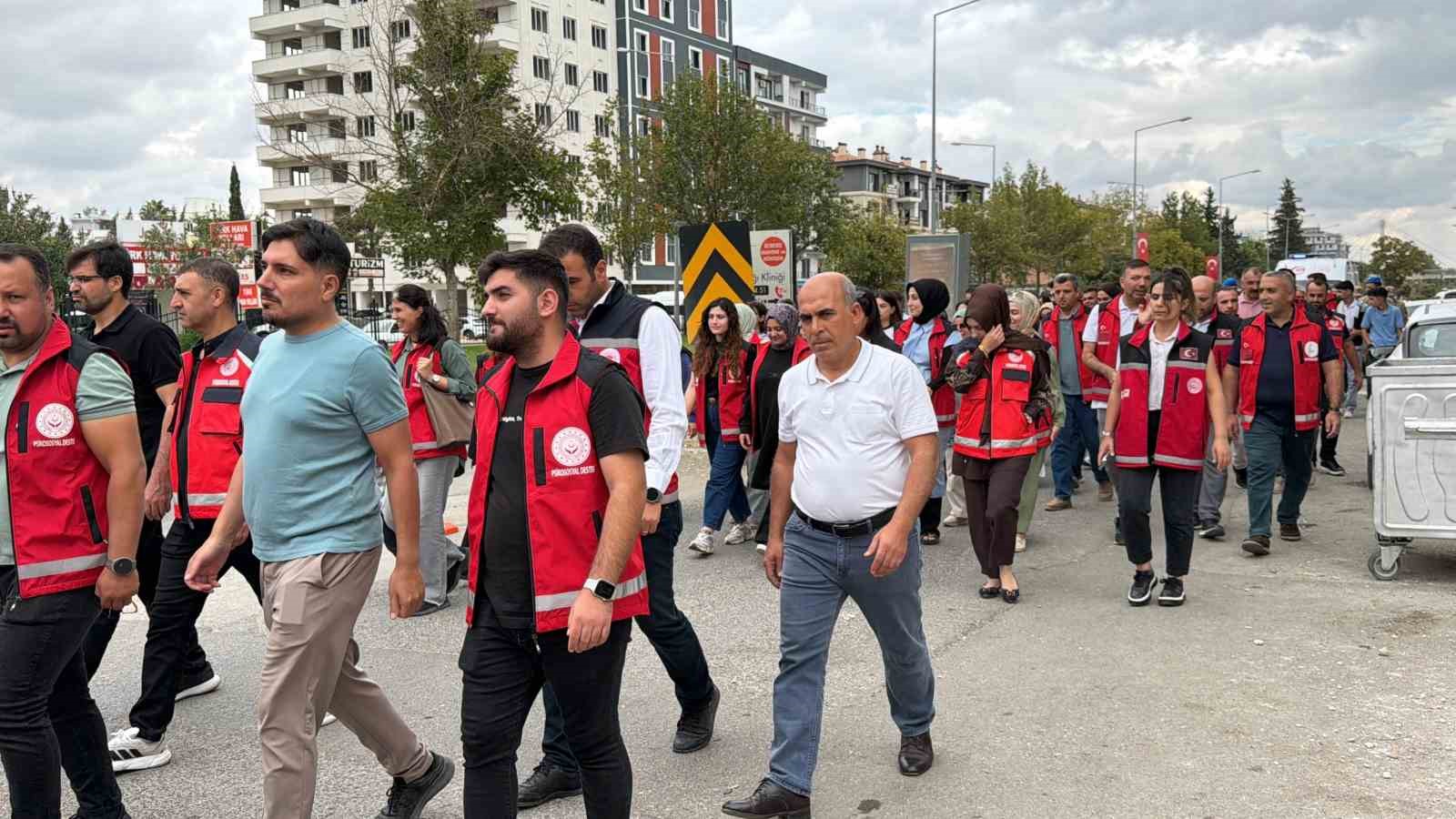 1 EKİM DÜNYA YAŞLILAR GÜNÜ DOLAYISIYLA 81 İLDE EŞ ZAMANLI GERÇEKLEŞTİRİLEN ETKİNLİKLER KAPSAMINDA ADIYAMAN’DA DA FARKINDALIK YÜRÜYÜŞÜ DÜZENLENDİ.