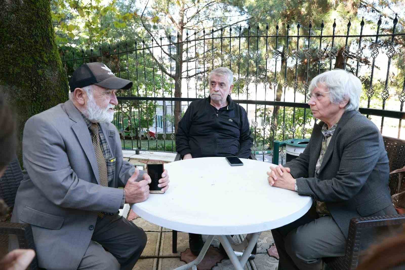 OSMANGAZİ KENT KONSEYİ BAŞKANI SEVİM SAKALLI VE YÖNETİM KURULU ÜYELERİ, 1 EKİM DÜNYA YAŞLILAR GÜNÜ DOLAYISIYLA KAPLIKAYA HUZUREVİ’Nİ ZİYARET EDEREK HUZUREVİ SAKİNLERİYLE BİR ARAYA GELDİ.