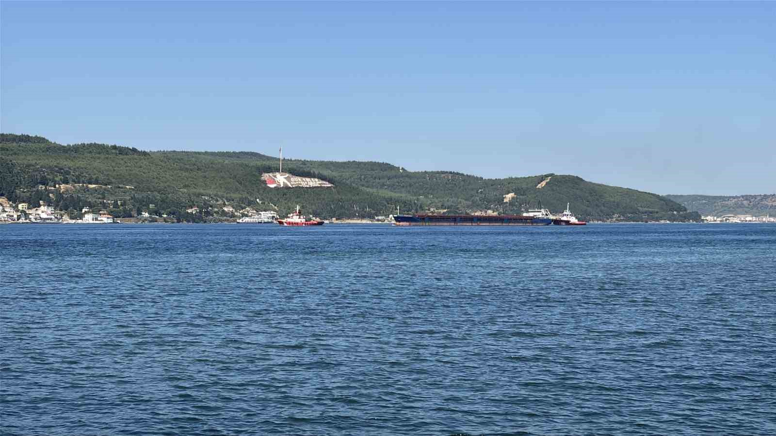 ÇANAKKALE BOĞAZI’NDAN GEÇEN 142 METRE BOYUNDAKİ ’KAPITAN SHYRIAGIN’ İSİMLİ GENEL KARGO GEMİSİ MAKİNE ARIZASI YAPTI. GEMİ KILAVUZ KAPTAN REFAKATİNDE RÖMORKÖR İLE YEDEKLENİP ÇEKİLEREK KARANLIK LİMAN'A DEMİRLETİLDİ.