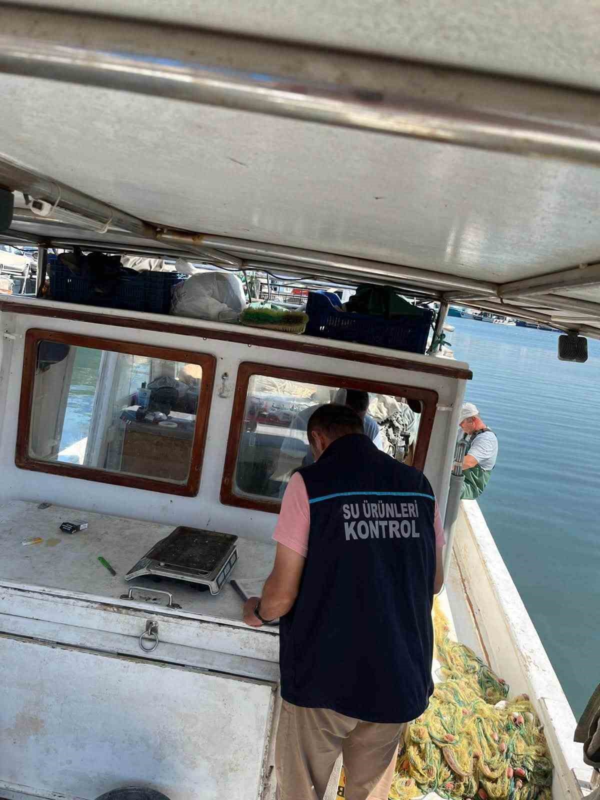 DİDİM İLÇE TARIM VE ORMAN MÜDÜRLÜĞÜ EKİPLERİNCE GERÇEKLEŞTİRİLEN DENETİMLERDE BALIKÇILARA MEVZUAT VE TEBLİĞLER HAKKINDA BİLGİLENDİRME YAPILARAK BELGE VE ÜRÜN KONTROLLERİ GERÇEKLEŞTİRİLDİ.
