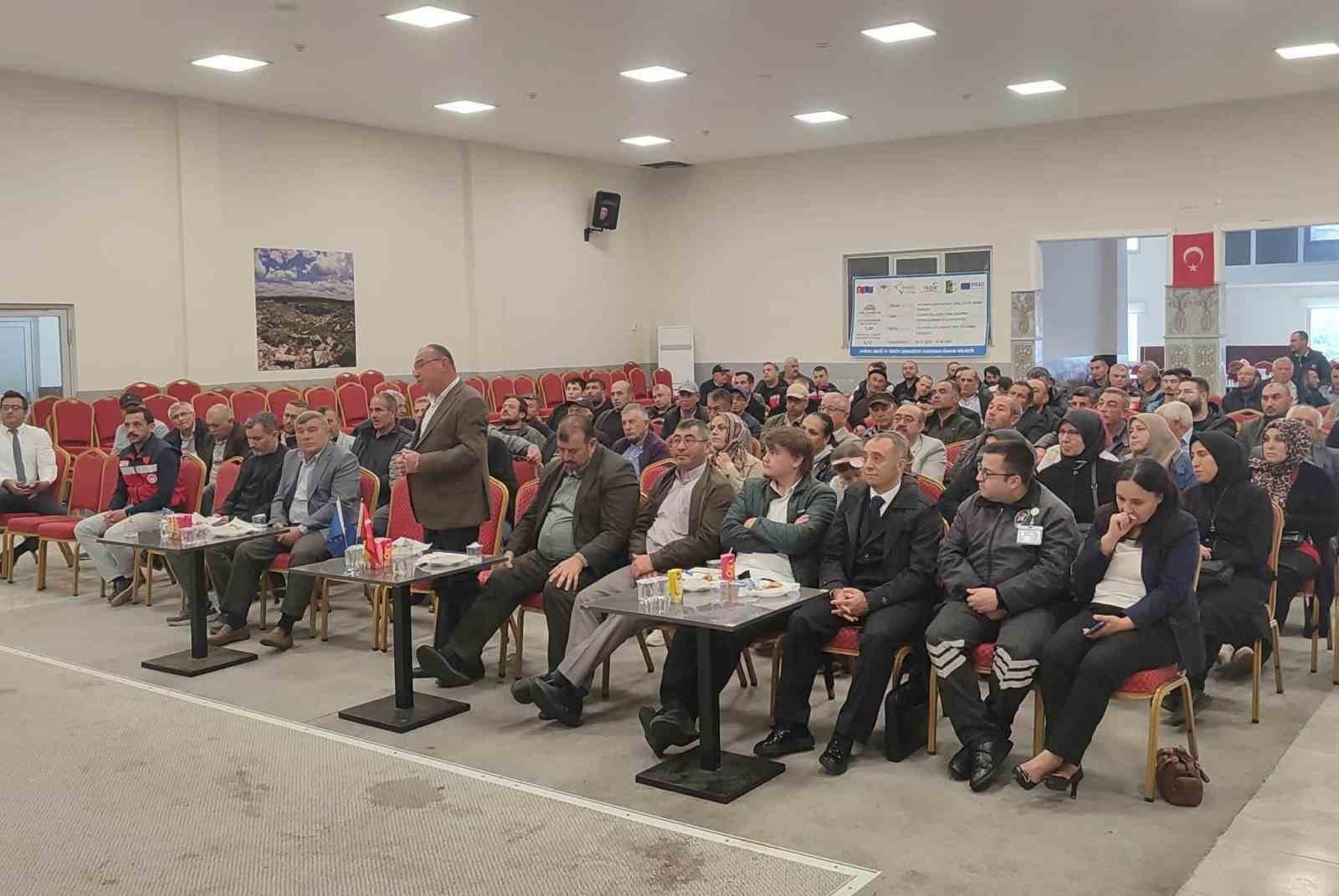ÇAVDARHİSAR’DA KIRSAL KALKINMA HİBELERİ ANLATILDI