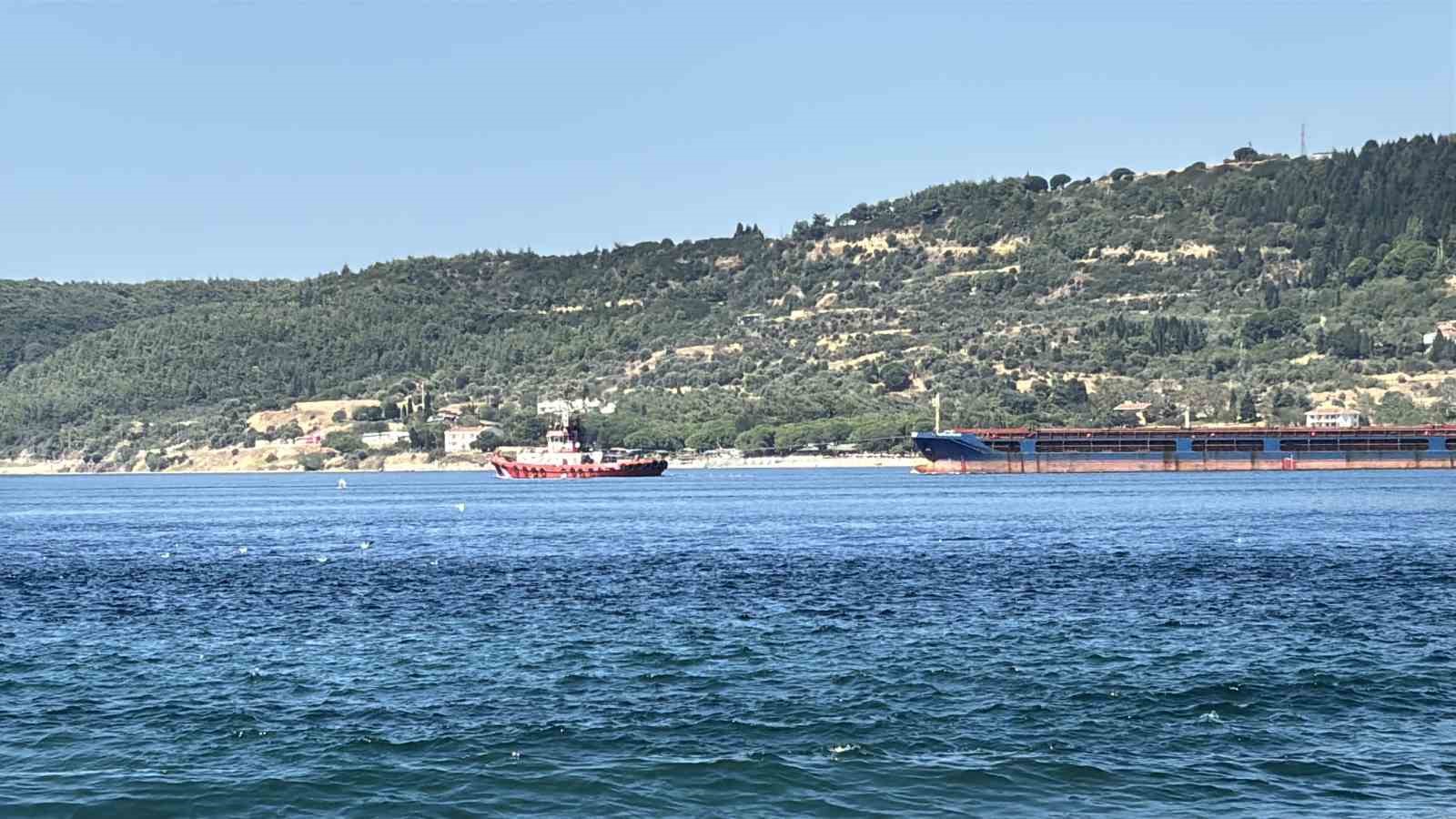 ÇANAKKALE BOĞAZI’NDAN GEÇEN 142 METRE BOYUNDAKİ ’KAPITAN SHYRIAGIN’ İSİMLİ GENEL KARGO GEMİSİ MAKİNE ARIZASI YAPTI. GEMİ KILAVUZ KAPTAN REFAKATİNDE RÖMORKÖR İLE YEDEKLENİP ÇEKİLEREK KARANLIK LİMAN'A DEMİRLETİLDİ.