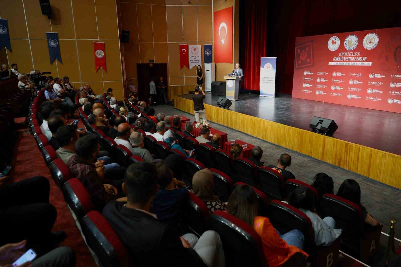SİVAS BELEDİYESİ TARAFINDAN AFETLERE HAZIRLIK VE TOPLUMSAL FARKINDALIĞIN ARTIRILMASI AMACIYLA HAYATA GEÇİRİLEN "AFET VE İTFAİYE GÖNÜLLÜSÜ PROGRAMI" KAPSAMINDA EĞİTİMLERİNİ TAMAMLAYAN GÖNÜLLÜLERE TEŞEKKÜR BELGELERİ VERİLDİ.