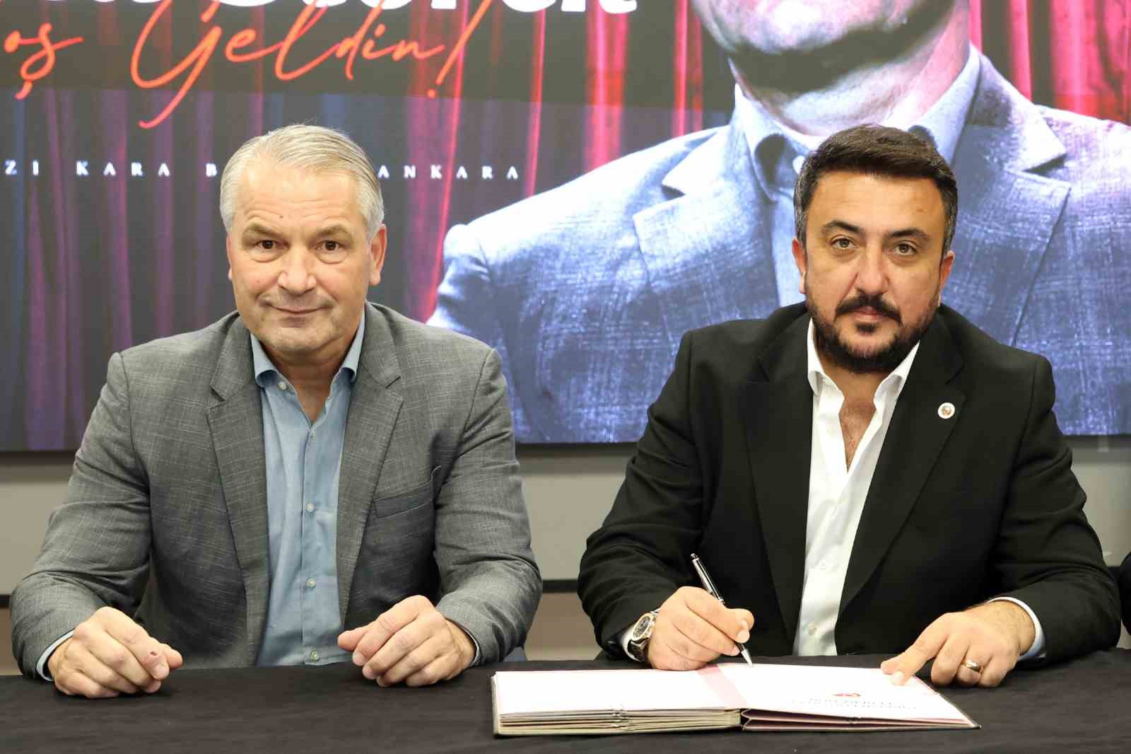 TRENDYOL SÜPER LİG EKİPLERİNDEN GENÇLERBİRLİĞİ, METİN DİYADİN’İN İSTİFASININ ARDINDAN TEKNİK DİREKTÖRLÜK GÖREVİNE 63 YAŞINDAKİ ALMAN ÇALIŞTIRICI BERND STORCK’U GETİRDİ.