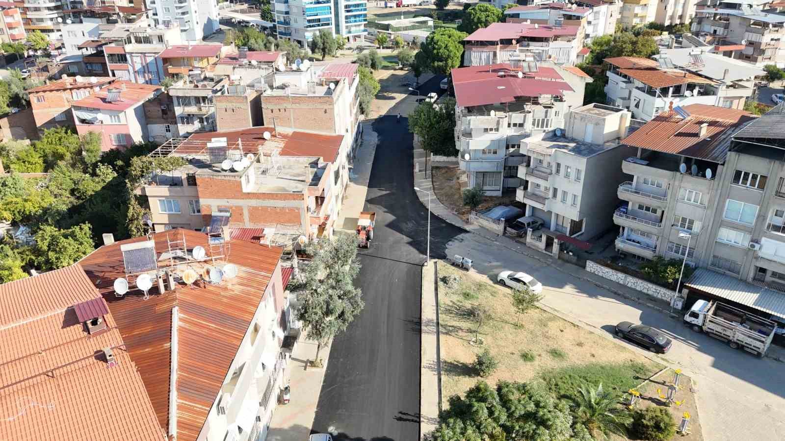 NAZİLLİ BELEDİYESİ, ZAFER MAHALLESİ’NDE YILLARDIR YENİLENMEYİ BEKLEYEN 77, 117 VE 87/1 SOKAK’TA ESKİ ASFALTI KAZIYARAK SICAK ASFALT ÇALIŞMASI GERÇEKLEŞTİRDİ.
