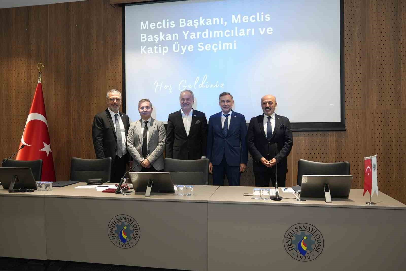DENİZLİ SANAYİ ODASI’NIN (DSO) 2026-2030 DÖNEMİNE İLİŞKİN SEÇİM SÜRECİ TAMAMLANDI. 1 EKİM’DE GERÇEKLEŞTİRİLEN MESLEK KOMİTELERİ VE MECLİS ÜYELERİ SEÇİMLERİNDE, 18 MESLEK KOMİTESİNDE GÖREV YAPACAK 110 MESLEK KOMİTESİ ÜYESİ İLE 46 MECLİS ÜYESİ BELİRLENMİŞTİ. SEÇİM SÜRECİNİN İKİNCİ AŞAMASINDA İSE YÖNETİM KURULU BAŞKANI VE ÜYELERİ, MECLİS DİVANI, TOBB GENEL KURUL DELEGELERİ İLE DİSİPLİN KURULU ÜYELERİ BELİRLENDİ.
