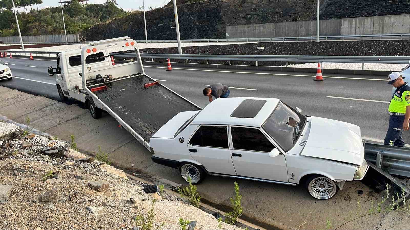 KAZANIN ARDINDAN OTOMOBİL, ÇEKİCİ YARDIMIYLA OTOPARKA KALDIRILDI.