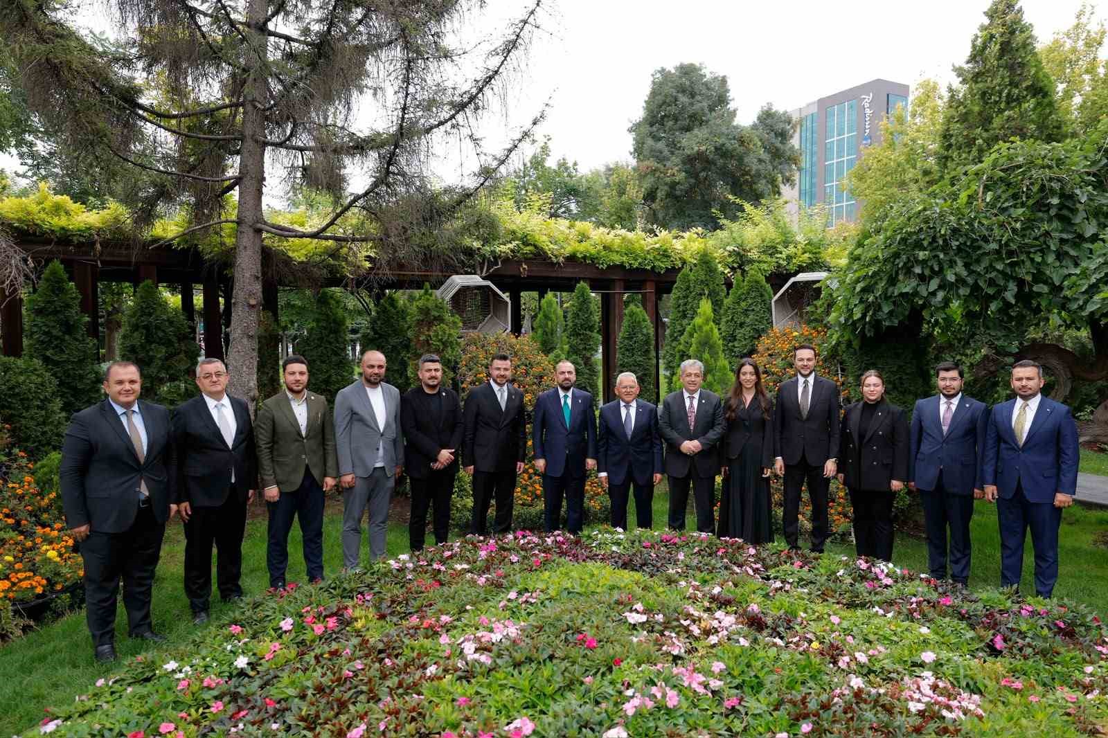 KAYSERİ BÜYÜKŞEHİR BELEDİYE BAŞKANI DR. MEMDUH BÜYÜKKILIÇ, TÜRKİYE YÜZYILI BULUŞMALARI KAPSAMINDA KENTE GELEN AK PARTİ GENEL BAŞKAN YARDIMCISI, TANITIM VE MEDYA BAŞKANI FARUK ACAR’I MAKAMINDA AĞIRLADI.