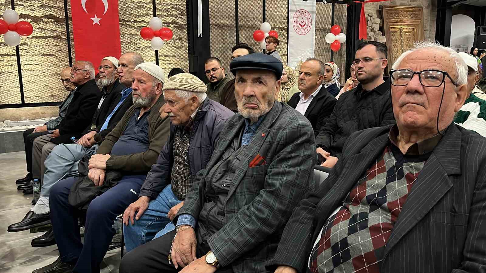 KONYA’DA 1 EKİM DÜNYA YAŞLILAR GÜNÜ KAPSAMINDA PROGRAM DÜZENLENDİ.