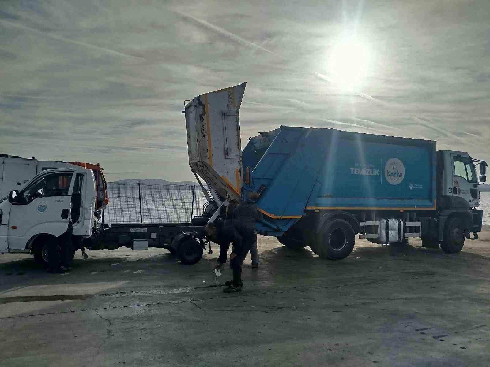 KINALIADA’YA ÇÖP KAMYONU SEVK EDİLDİ, ARIZALI ARAÇLAR BAKIMA ALINDI.