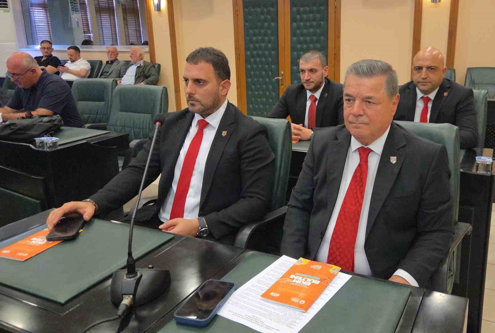 SBB MECLİS TOPLANTISI’NI SAMSUNSPOR BAŞKANVEKİLİ VEYSEL BİLEN, İCRA KURULU ÜYELERİ FAZLIHAN CARUS VE SERKAN KAYA İLE DERNEK YÖNETİM KURULU ÜYESİ ESAT KASAP TAKİP ETTİ.
