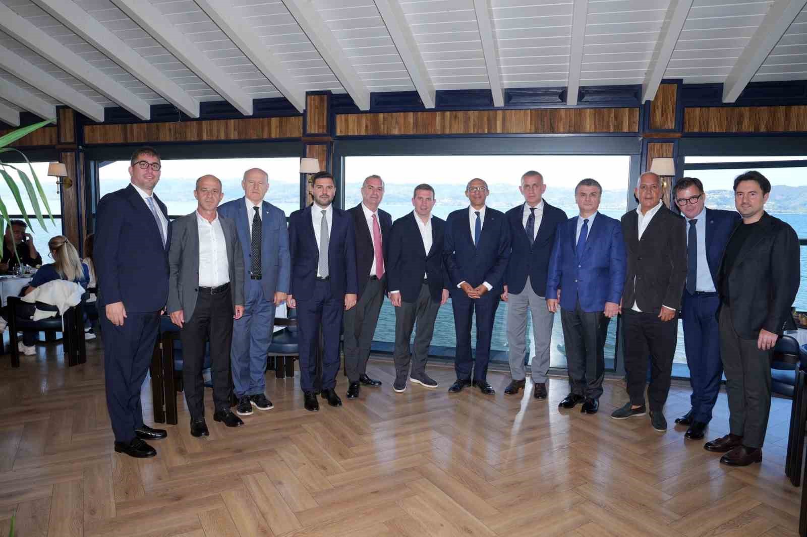 A MİLLİ TAKIM’IN UEFA ULUSLAR A LİGİ 1. GRUP’TAKİ FRANSA KARŞILAŞMASI ÖNCESİNDE İKİ ÜLKE FUTBOL FEDERASYONLARININ YÖNETİCİLERİ, SAKARYA’NIN SAPANCA’DA DÜZENLENEN RESMİ MAÇ YEMEĞİNDE BİR ARAYA GELDİ.