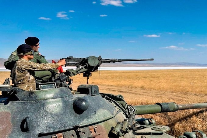 ANKARA’NIN ŞEREFLİKOÇHİSAR İLÇESİNDE "UYGULAMALI TAKTİK EĞİTİMLERİ VE TANK TOPU ATIŞLARI" İCRA EDİLDİ.