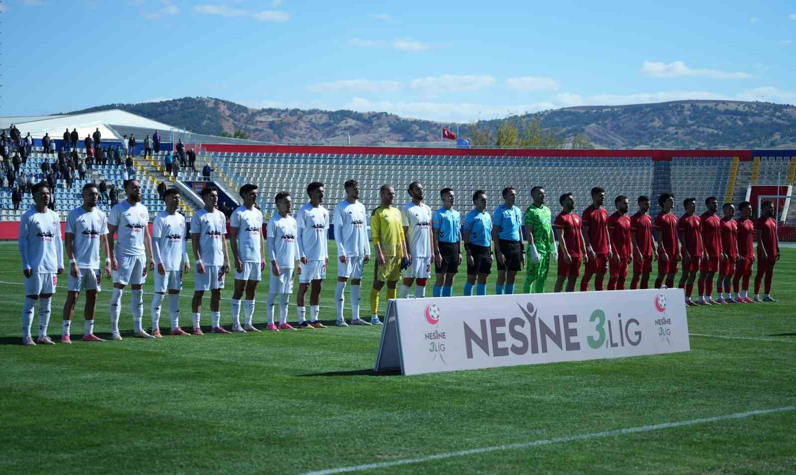 TFF 3. LİG 3. GRUP'TA MÜCADELE EDEN KIRIKKALE FK, SAHASINDA YENİ MERSİN İDMANYURDU'NU 3-0 MAĞLUP EDEREK SEZONUN İLK GALİBİYETİNİ ALDI.