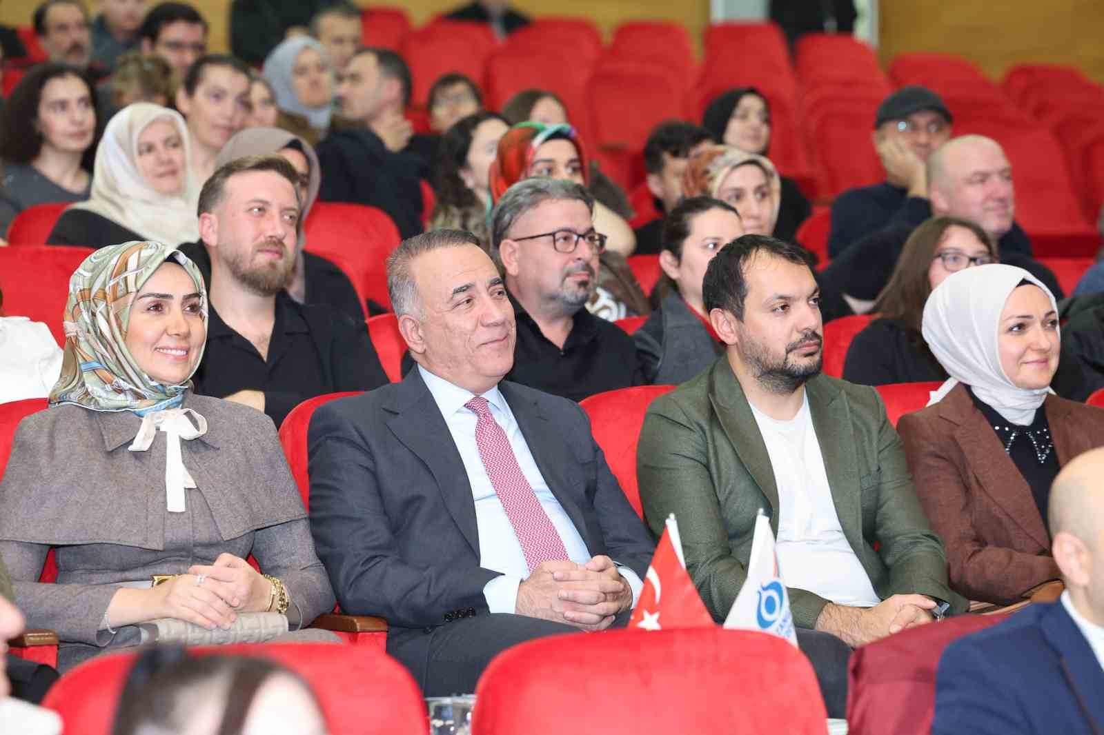 SULTANGAZİ BELEDİYESİ, SULTANGAZİ SANAT AKADEMİSİ’NDE 2026-2027 EĞİTİM ÖĞRETİM DÖNEMİ DÜZENLENEN GALA GECESİ PROGRAMI İLE BAŞLADI. KARİKATÜR VE FOTOĞRAF SERGİSİ AÇILIŞI İLE BAŞLAYAN GALA PROGRAMINDA KISA FİLM GÖSTERİMLERİ YAPILDI.