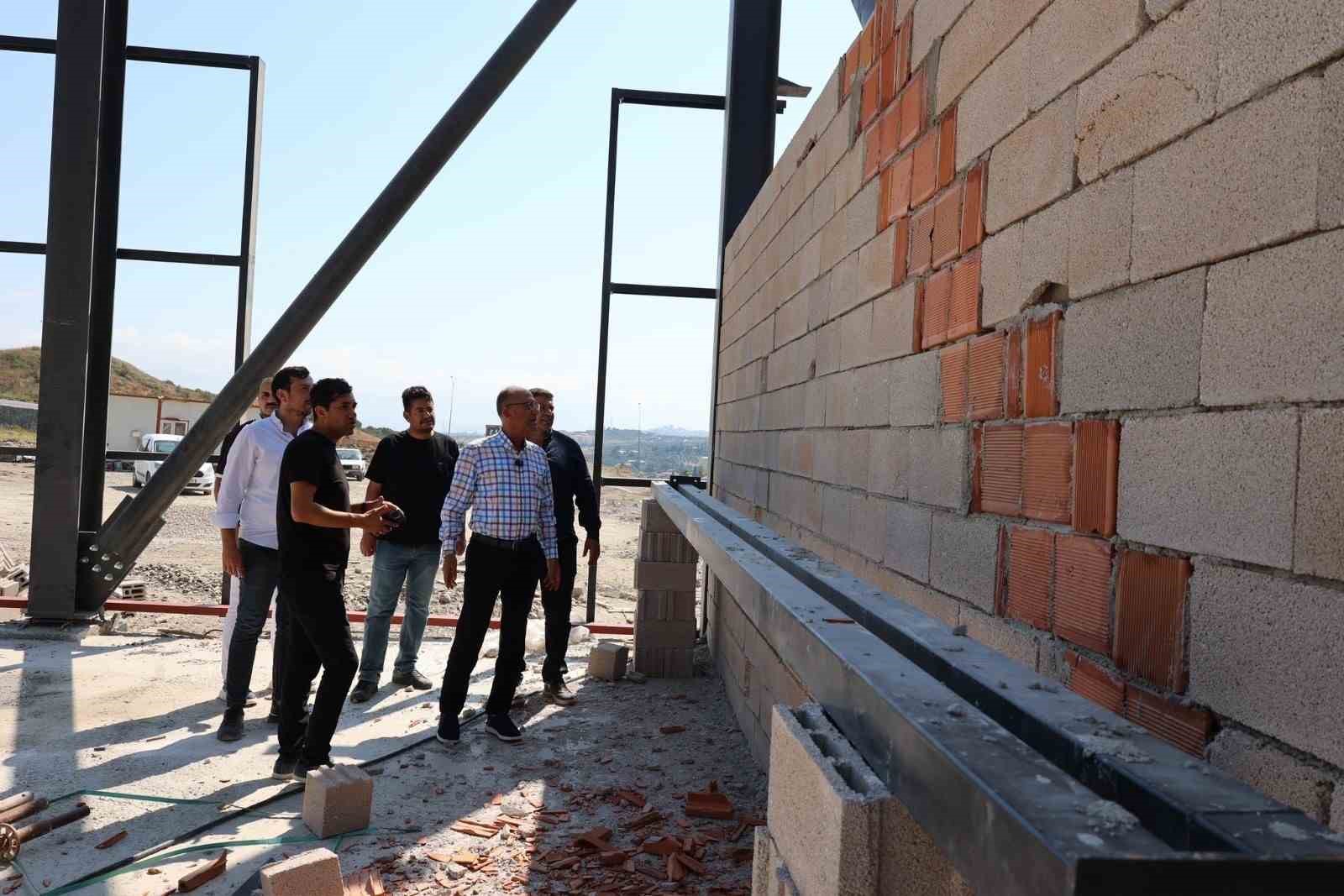 ANTAKYA BELEDİYE BAŞKANI İBRAHİM NACİ YAPAR, YAPIMI DEVAM EDEN NİKAH SALONUNDA İNCELEMELERDE BULUNARAK ÇALIŞMALAR HAKKINDA BİLGİ ALDI.