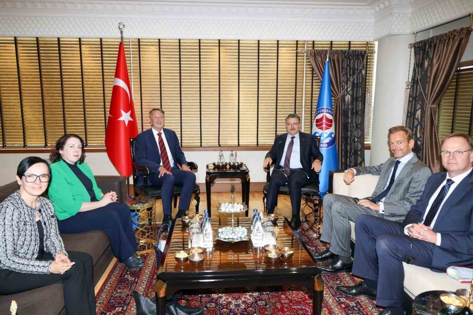 TRABZON BÜYÜKŞEHİR BELEDİYE BAŞKANI AHMET METİN GENÇ, AB ÜYESİ ÜLKELERİN BÜYÜKELÇİLERİNİ MİSAFİR ETTİ