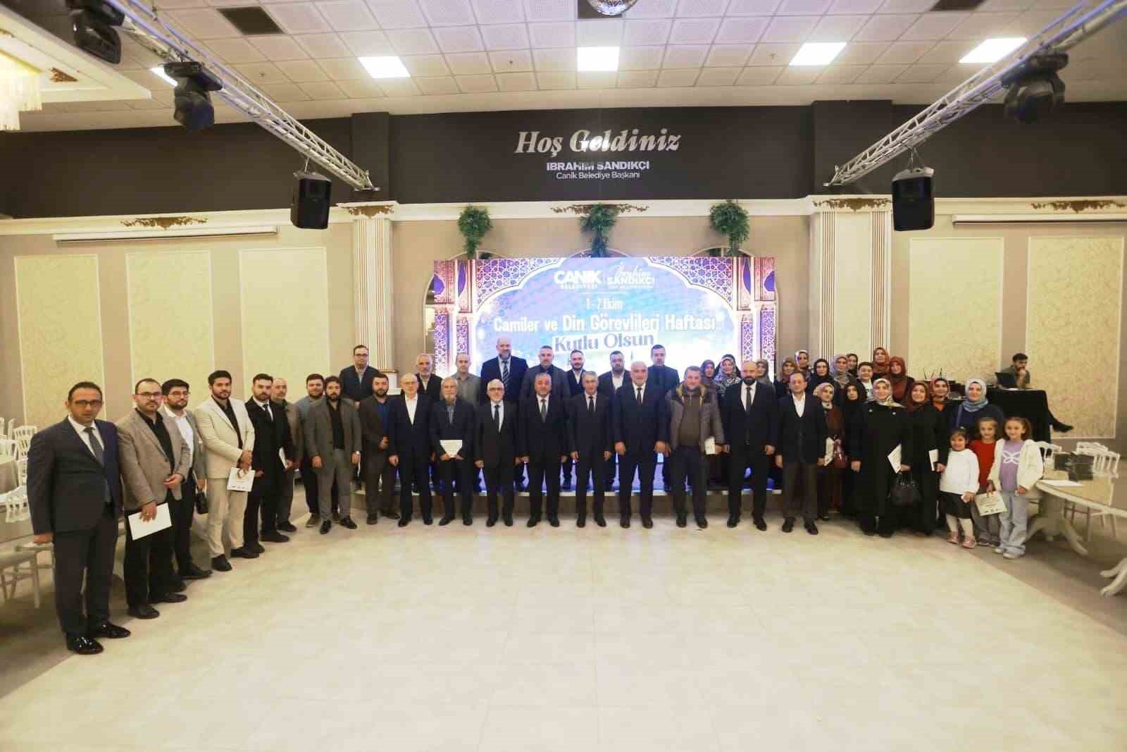 CANİK BELEDİYE BAŞKANI İBRAHİM SANDIKÇI, İLÇEDE GÖREVLERİNİ SÜRDÜREN DİN GÖREVLİLERİYLE BİR ARAYA GELDİ.